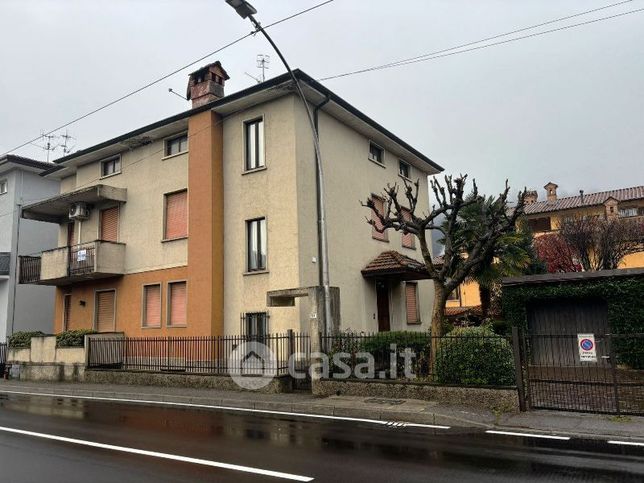 Casa indipendente in residenziale in 