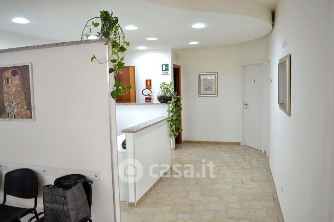Ufficio in commerciale in Viale Palmiro Togliatti 13