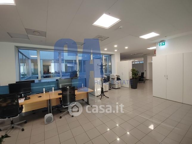 Ufficio in commerciale in Viale Lombardia