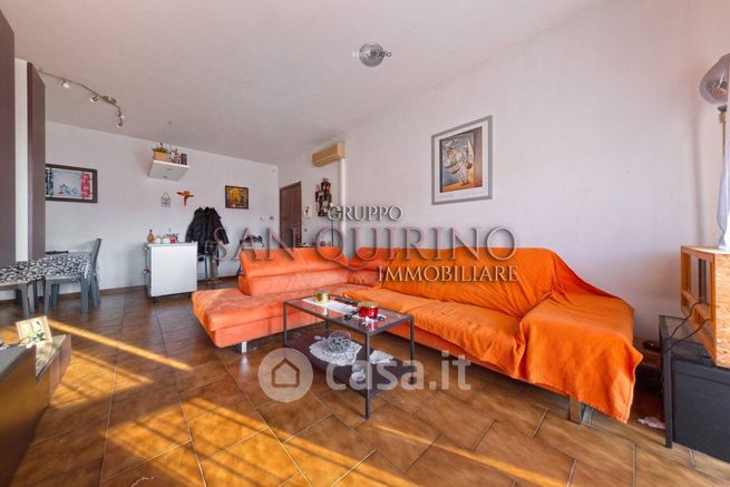 Attico/mansarda in residenziale in Via Luigi Cantoni 11