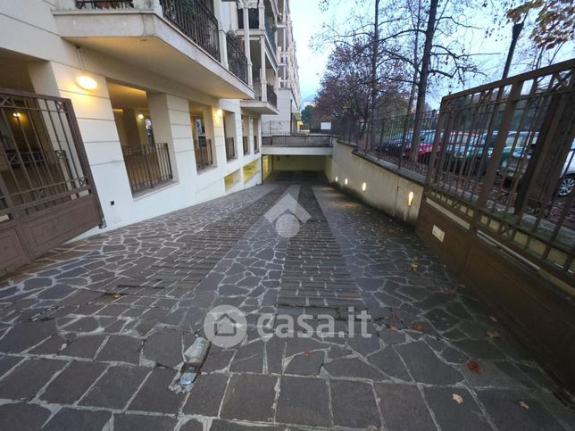 Box/posto auto in residenziale in Via Gabriele Rossetti 1