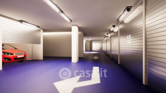 Box/posto auto in residenziale in Via Domenico Forges Davanzati 27