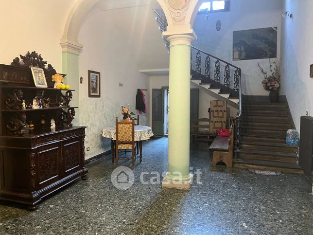 Casa indipendente in residenziale in Via Francesca Sud 8