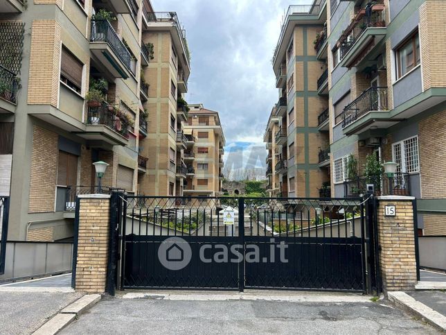 Box/posto auto in residenziale in Via Deruta