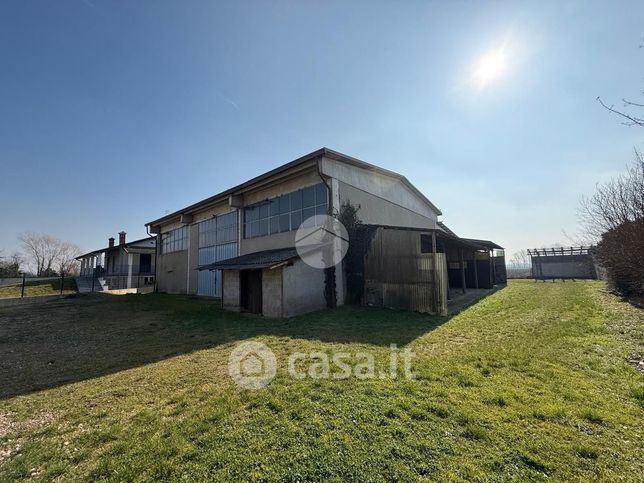 Capannone in commerciale in Via dei Badilanti 54