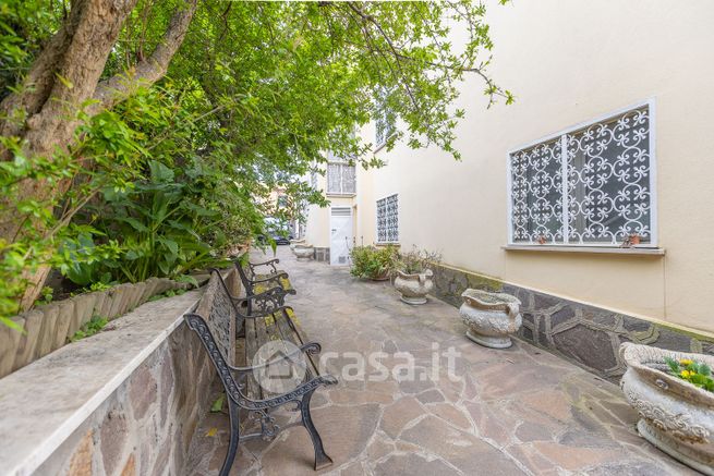 Casa bi/trifamiliare in residenziale in Via Ademaro Nicoletti Altimari