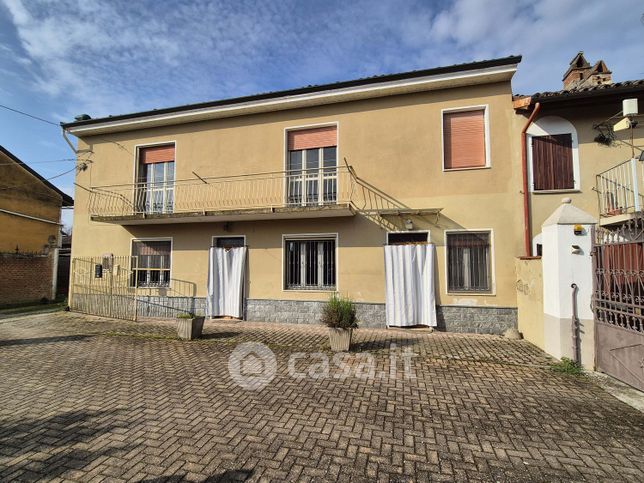 Casa indipendente in residenziale in Via Maestra 89
