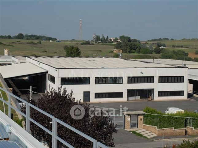 Capannone in commerciale in Via dell'Industria