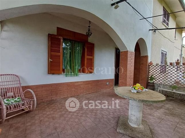 Casa indipendente in residenziale in 