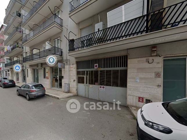 Box/posto auto in residenziale in Viale Europa 100