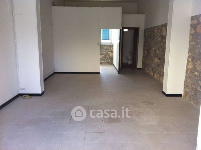 Capannone in commerciale in