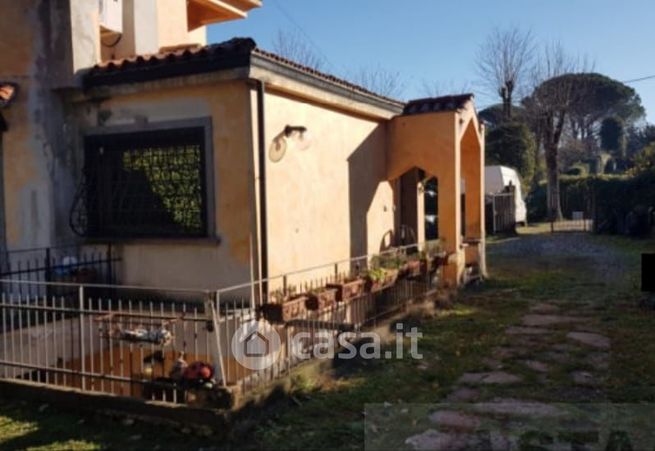 Villa in residenziale in Via dei Tigli 13