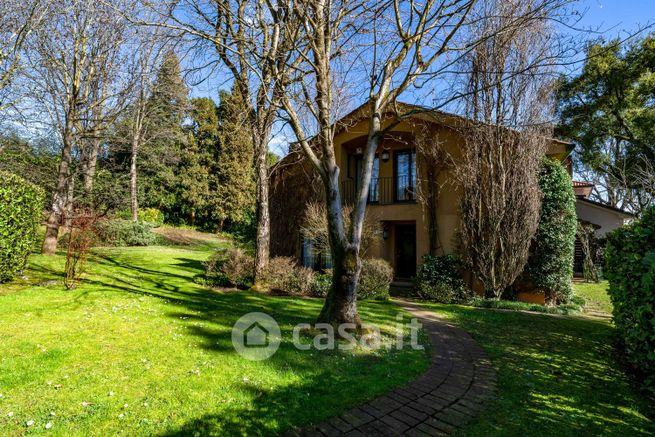 Casa bi/trifamiliare in residenziale in Via Silvio Pellico 14