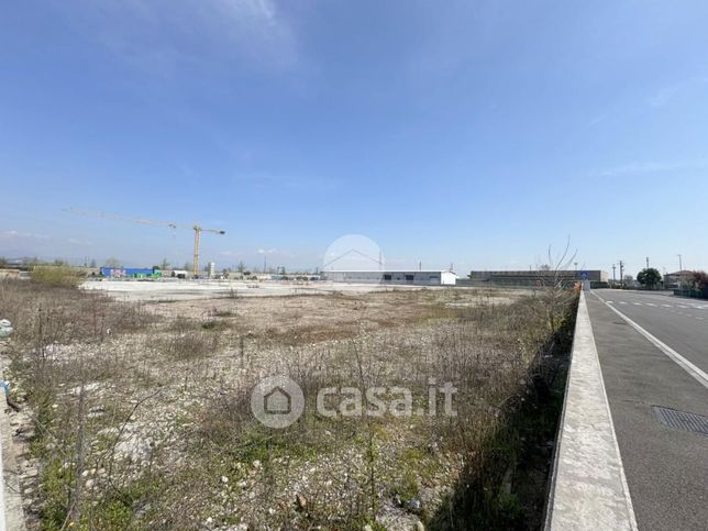 Capannone in commerciale in Via Valenca 1