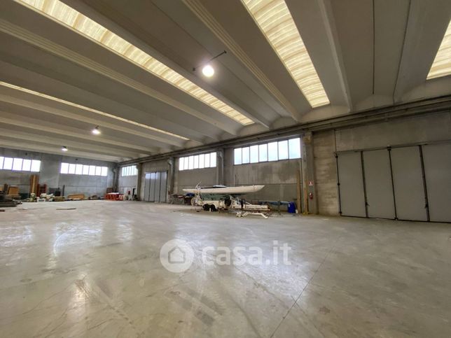 Capannone in commerciale in Superstrada Milano - Meda - Lentate