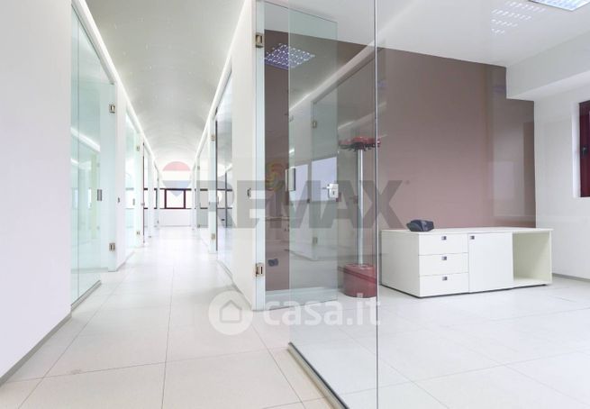 Ufficio in commerciale in 