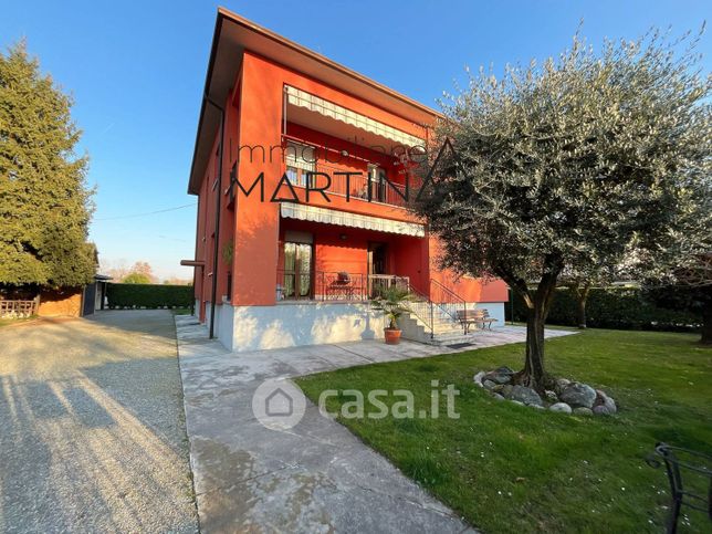 Casa bi/trifamiliare in residenziale in Corso Europa