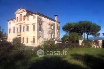 Villa in residenziale in Via Pagnana 10