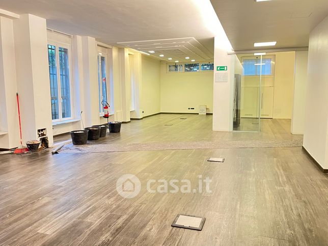 Ufficio in commerciale in Via Giovanni da Procida 35 /2