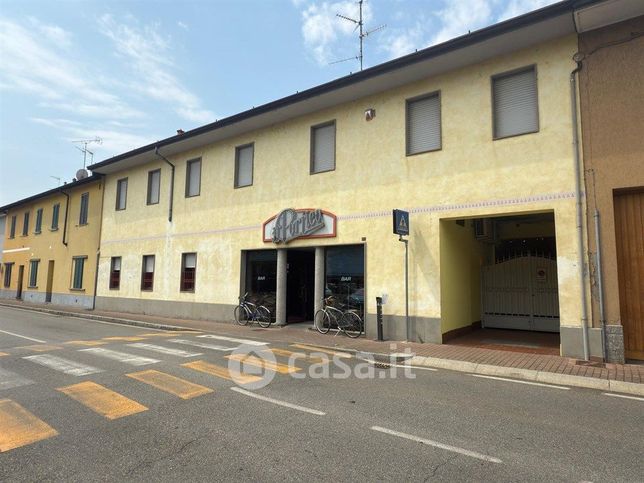 Negozio/locale commerciale in commerciale in Via Roma