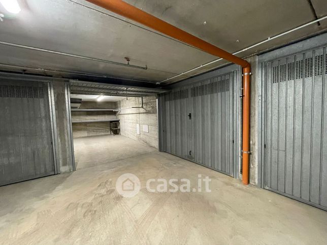 Box/posto auto in residenziale in Via Leonardo Da Vinci 40