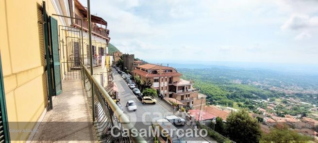 Attico/mansarda in residenziale in Viale Madonna del Tufo