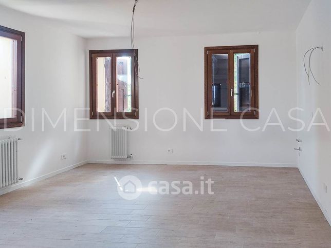 Casa indipendente in residenziale in