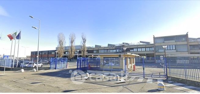 Capannone in commerciale in Via Rivalta 49