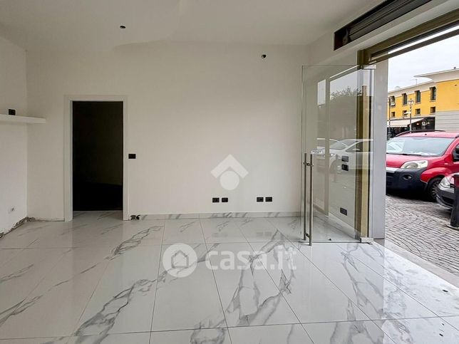 Ufficio in commerciale in 