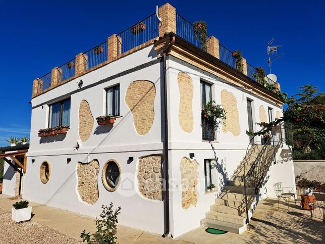 Villa in residenziale in Strada Piana 42