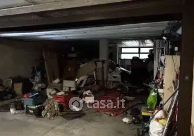 Box/posto auto in residenziale in Viale Antonio Gramsci 121