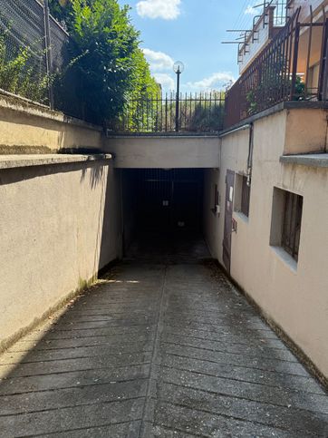 Box/posto auto in residenziale in Via Fratelli Pistoi 33