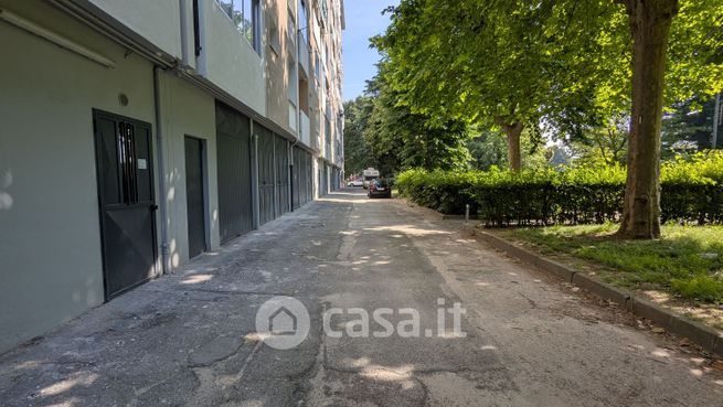Box/posto auto in residenziale in Via Giovanni Roveda 9