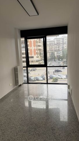 Ufficio in commerciale in 