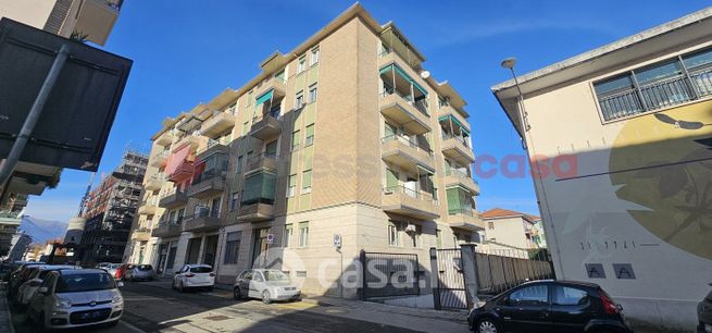 Box/posto auto in residenziale in Via Chiampo 22