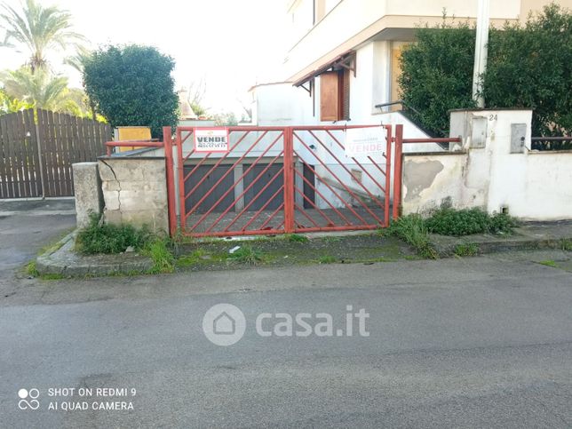 Box/posto auto in residenziale in Via Falconieri 11