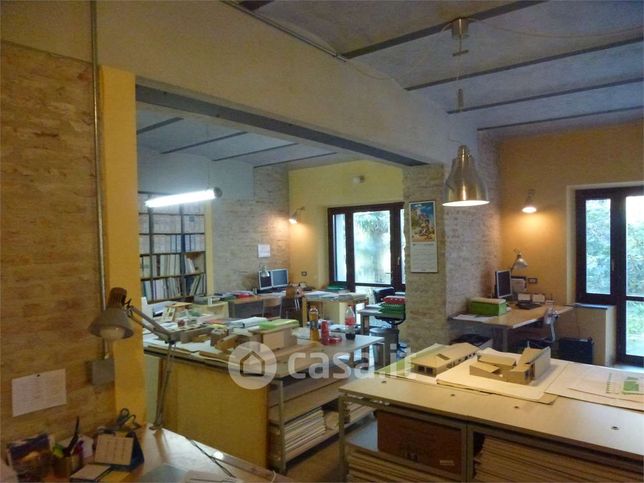 Ufficio in commerciale in 
