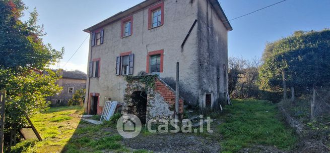 Rustico/casale in residenziale in Via Capezzano Monte