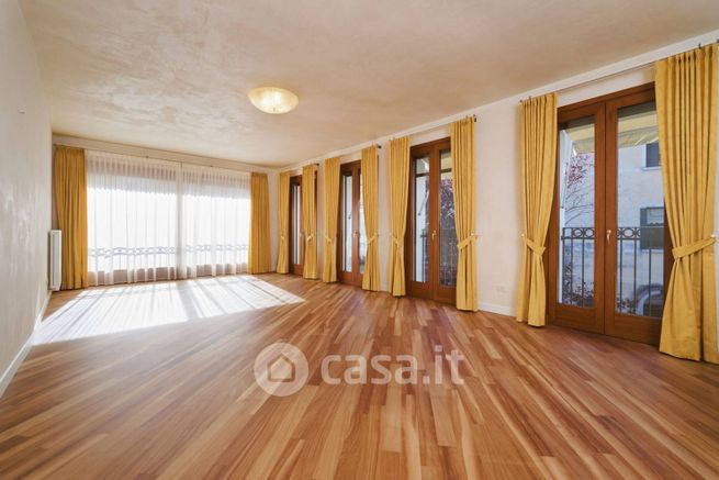 Appartamento in residenziale in Viale Cesare Battisti
