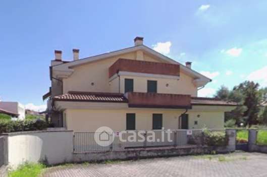 Ufficio in commerciale in Via E. Montale