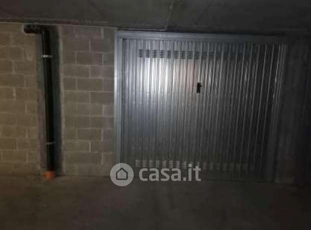 Box/posto auto in residenziale in Via Isabella Leonarda 10