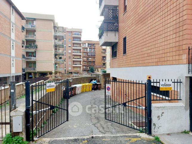 Box/posto auto in residenziale in Via Goffredo Mameli 3