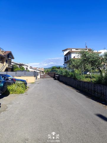 Box/posto auto in residenziale in Via dell'Acqua Acetosa 20