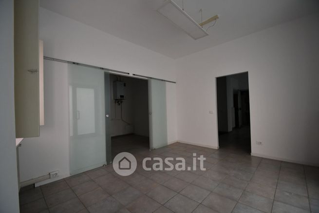 Ufficio in commerciale in 