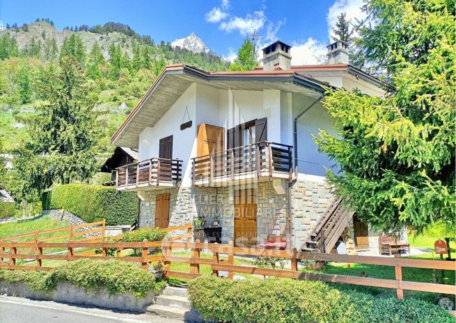 Appartamento in residenziale in Via Panei 3