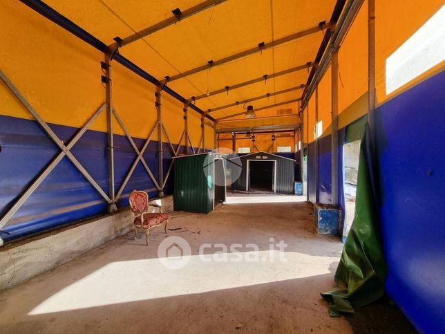 Capannone in commerciale in Via Pigna 91