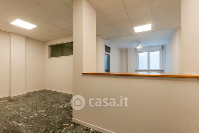 Ufficio in commerciale in Via Bezzecca 22