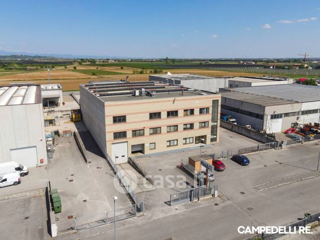 Capannone in commerciale in Via degli Imprenditori