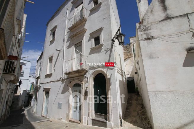 Casa bi/trifamiliare in residenziale in Via Alessandro Manzoni 42