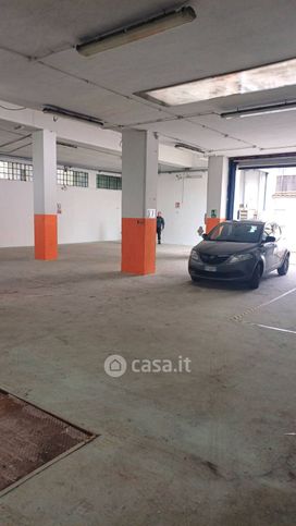 Capannone in commerciale in Strada della Pronda 81